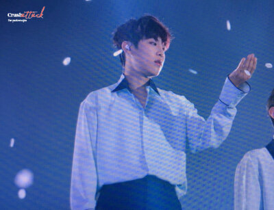 朴佑镇 wannaone 帕五金 世巡180602