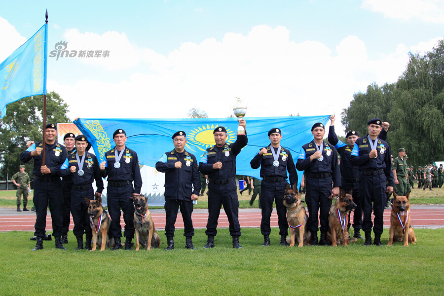 中国代表队夺忠实的朋友军犬赛冠军