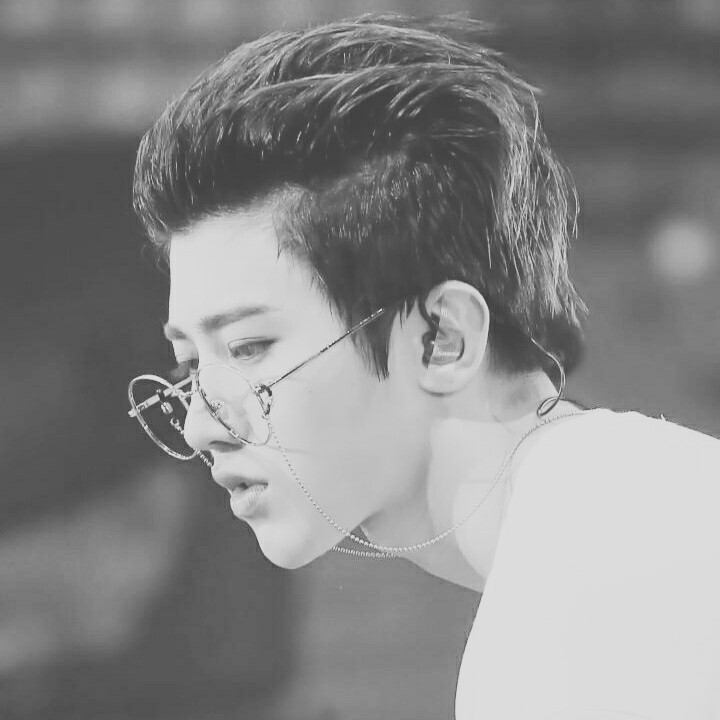 「蔡徐坤」「头像」
来晚了，抱歉各位
最近有点事
去wb筛了很久
望喜欢 by.匿琦