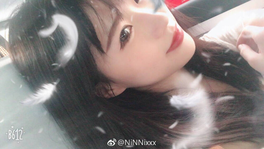 笑起来超好看的小姐姐
weibo: NiNNixxx