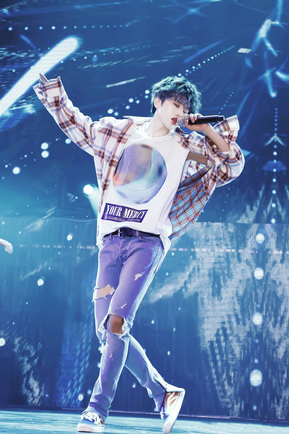 微博@GunsAiRose
蔡徐坤