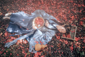 兰若庭 传统汉服  
魏晋风广袖交领襦裙
汉服推荐