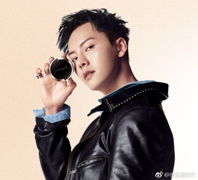 【陈伟霆 William Chan】Maybelline 美宝莲纽约亚太区代言人 美宝莲1+1气垫 Super Cushion DUO 广告 750 x 680 px (图源: 微博@美宝莲纽约 weibo.com/1645385313/GjQFD1SuH)