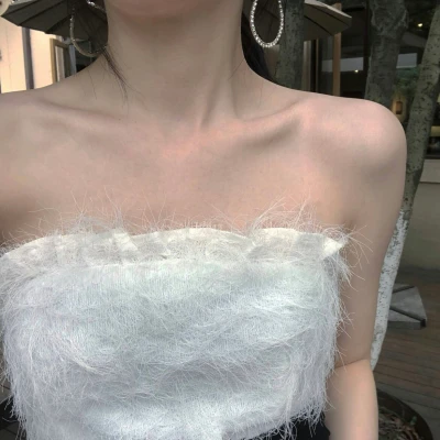 露锁骨女生头像