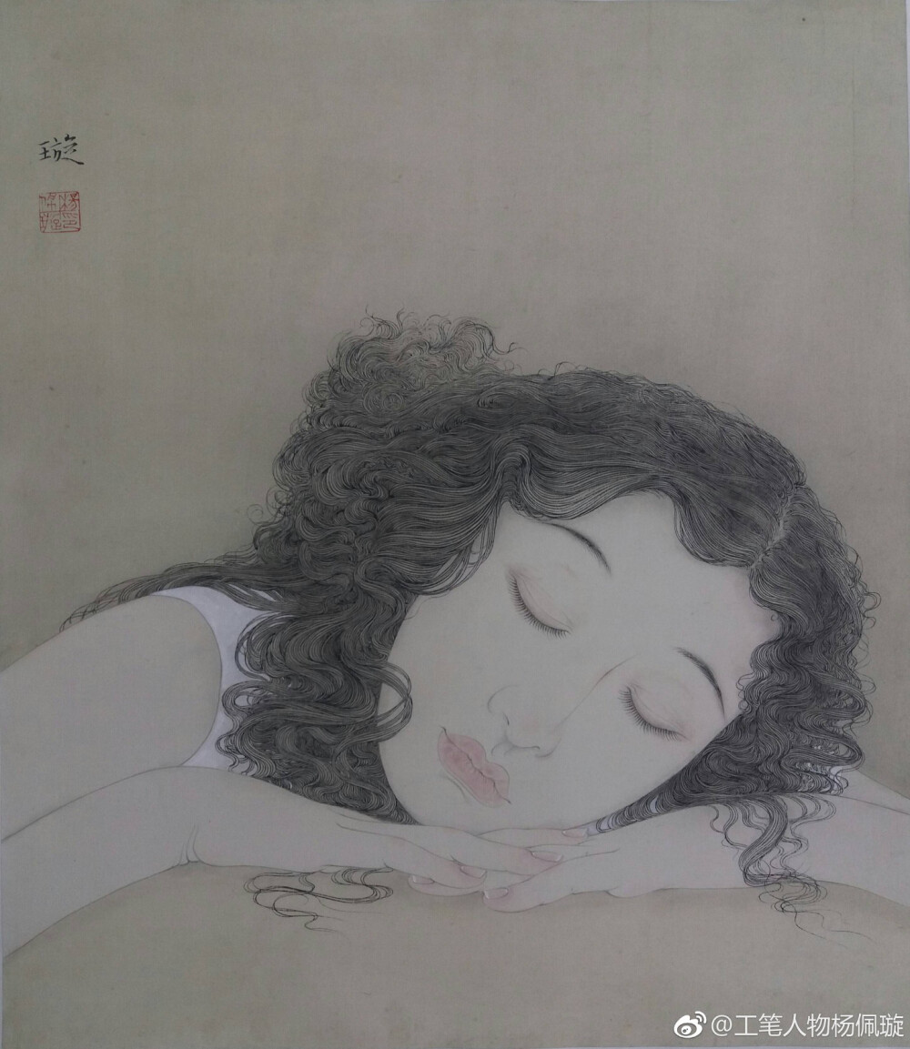 杨佩璇作品 1967年生于广东饶平，1991年毕业于广州美术学院，广东省美术家协会会员。现佛山市第一中学美术科组长。教书育人之余，默默地在画自己的画，可以说是隐藏在高中校园的绘画大家。“我画画只是一种爱好，仅此而已。不追求出名，也不靠它谋生。按自己的喜好去画，不讨好不迎合。画人物，我吸收一点西方文艺复兴油画的造型与形式。”