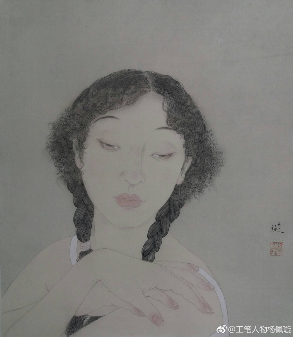 杨佩璇作品 1967年生于广东饶平，1991年毕业于广州美术学院，广东省美术家协会会员。现佛山市第一中学美术科组长。教书育人之余，默默地在画自己的画，可以说是隐藏在高中校园的绘画大家。“我画画只是一种爱好，仅此而已。不追求出名，也不靠它谋生。按自己的喜好去画，不讨好不迎合。画人物，我吸收一点西方文艺复兴油画的造型与形式。”