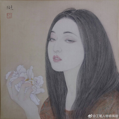 杨佩璇作品 《只闻花香一》1967年生于广东饶平，1991年毕业于广州美术学院，广东省美术家协会会员。现佛山市第一中学美术科组长。教书育人之余，默默地在画自己的画，可以说是隐藏在高中校园的绘画大家。“我画画只…