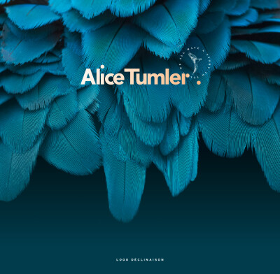 Alice Tumler branding. : Présentatrice TV, Alice Tumler a animée de nombreuses émissions culturelles et de divertissement, tournée des dizaines de documentaires de voyage à travers le monde et intervi…