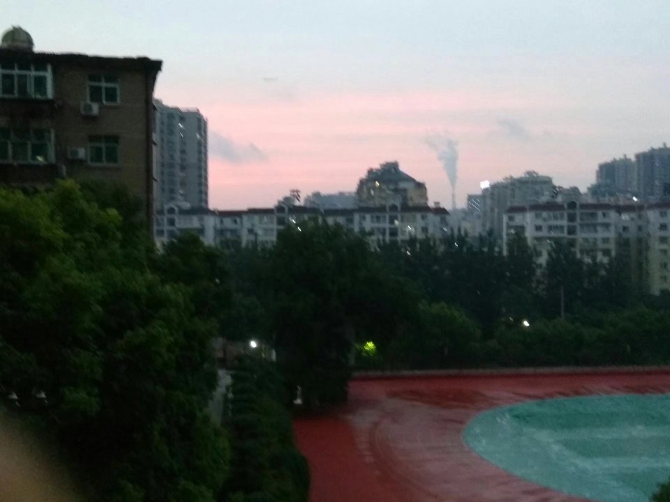 高中的夕阳。