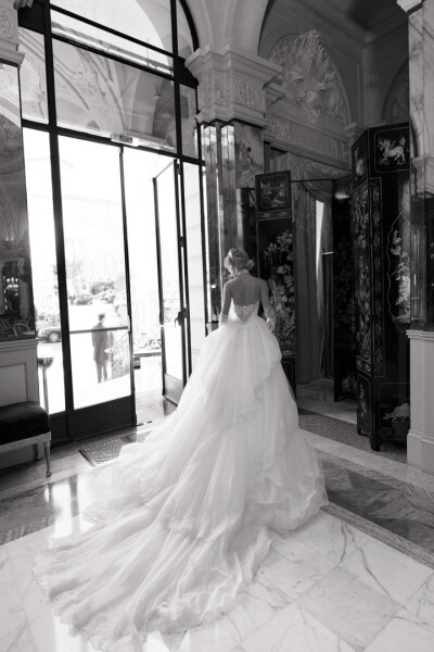 Alessandra Rinaudo
欧洲3大婚纱品牌之一。典雅气质与梦幻元素相结合，将意大利的细腻与浪漫情怀完美体现。
