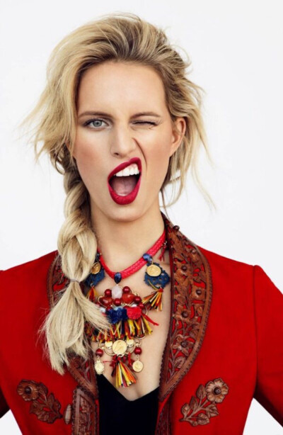 卡罗莱娜·科库娃（Karolina Kurkova）KK