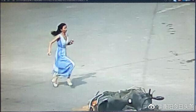 四岁男孩遭遇车祸，生命岌岌可危时，一个身穿蓝色长裙的美丽身影奔向男孩，简单施救后，女子驾车将男孩送往医院。由于送医及时，男孩得救了。而“长裙姐姐”垫付了一千元医药费后，没有留下姓名就悄然离开了医院。11日，衡山警方终于找着了“长裙姐姐”。这位美丽的“长裙姐姐”，叫王青平，衡东县人，不仅平日是一名热心公益的志愿者，她还匿名资助了一名贫困学子完成初高中的学业。人美心善。