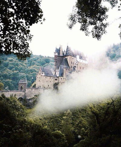 德国Eltz Castle，深山里的中世纪古堡！ ​