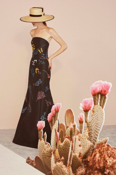 卡罗琳娜·海莱娜 Carolina Herrera 2019早春度假系列Lookbook(Resort 2019)