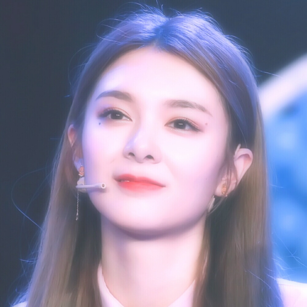 傅菁头像/by沈灿阳