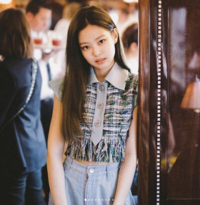 JENNIE KIM
快回归了，为妮打爆电话!!!