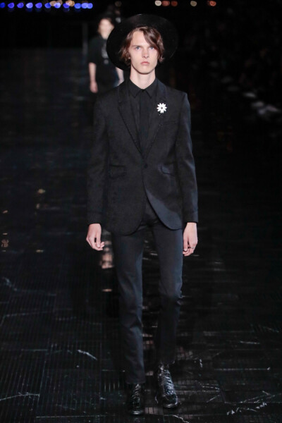 Saint Laurent（圣罗兰）移师纽约举行2019春夏系列男装秀