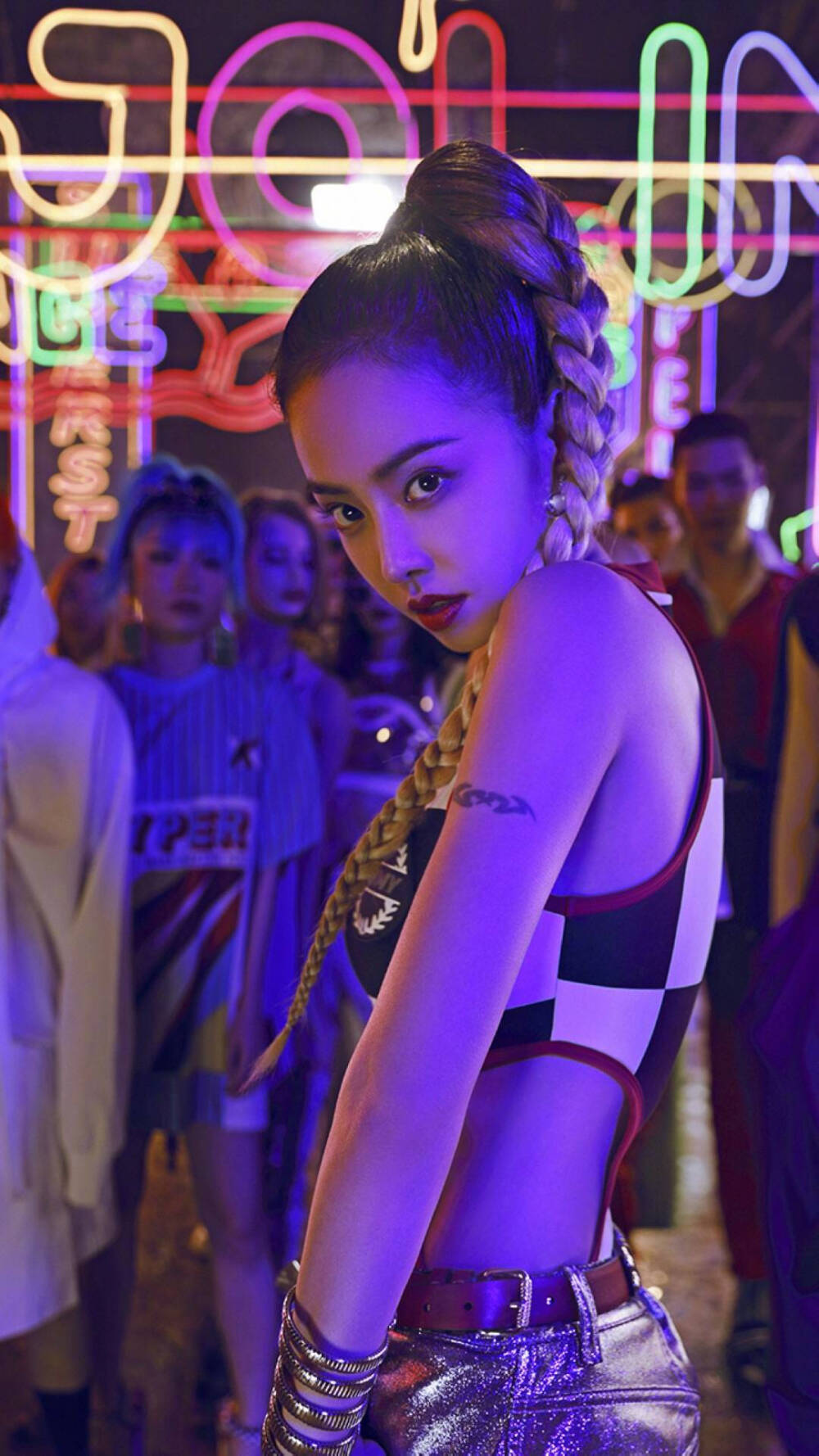 送上今日份壁纸
宝贝们喜欢嘛 喜欢就大声告诉我！哈哈哈
在此特标首发 ❤by 栽在烊烊身上我没反抗的