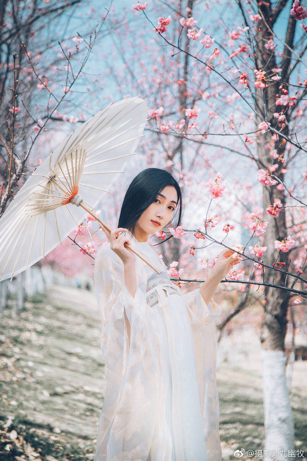 祝你岁月无波澜
摄影：@摄影师九幽牧
#成都汉服约拍# #大理汉服旅拍# #大理约拍# ​