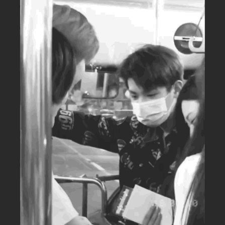 偶像练习生 范丞丞 黄明昊
#皇权富贵#
“范丞丞，我好爱你啊 ”
“丞丞才不会挤我”
“说什么皇权富贵”
“不想遇到Justin”