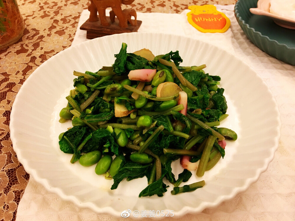 #姜姜的美食每刻#周二，早上好！今日早餐：温泉蛋+紫薯糕，萝卜缨子炒毛豆，芝士焗红薯，黑芝麻酱粥
#我不问，你不说，这就是距离；我问了，你不说，这就是隔阂；我问了，你说了，这就是信任；你不说，我不问，这就是默契；我不问，你说了，这就是依赖。#