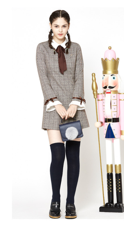 伦敦是地球的一座城，地球是天上的一颗星。