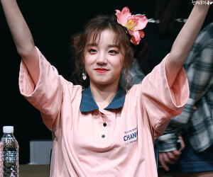 宋雨琦
180610 建大签售会饭制动图
(cr:geniusyuqi)