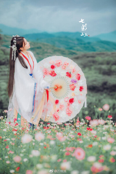 良辰美景愿与你共赏
朗月清风送来花香
语难道尽两情长 风雨路共闯
与君相伴到天荒
模 | @公子不坏__ 衣 | @青丘夜雪-传统汉服工作室
摄 | @万锦其 http://t.cn/RY0QeaQ
单图：http://t.cn/…