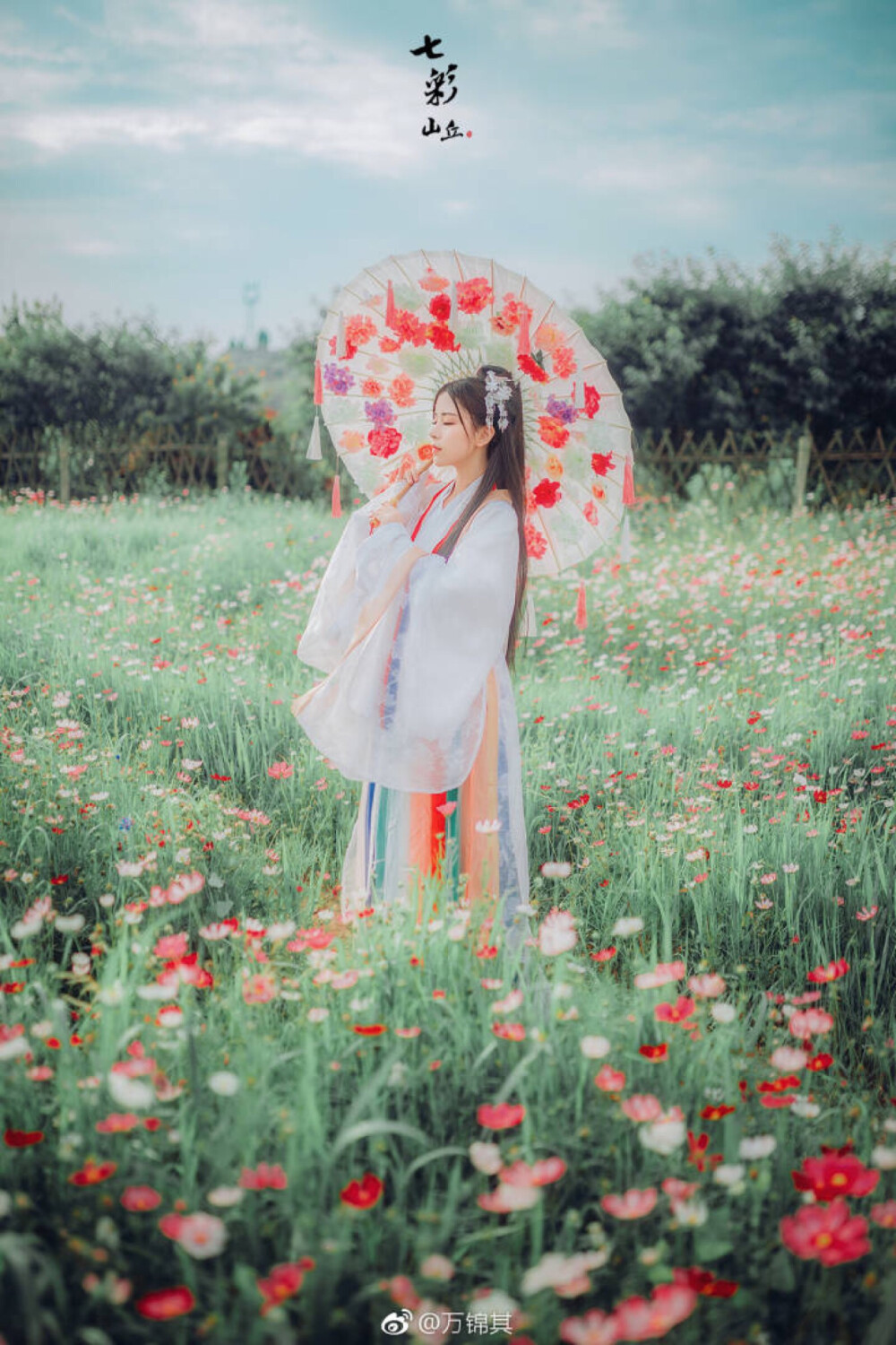 良辰美景愿与你共赏
朗月清风送来花香
语难道尽两情长 风雨路共闯
与君相伴到天荒
模 | @公子不坏__ 衣 | @青丘夜雪-传统汉服工作室
摄 | @万锦其 http://t.cn/RY0QeaQ
单图：http://t.cn/R3dLv69
卷➕圈一位好友➕关 我和不坏 抽一位送一箱 可乐（或雪碧）
#古风摄影# #汉服摄影# #江浙沪约拍# #摄影时光轴# #宁波约拍# #杭州约拍# 