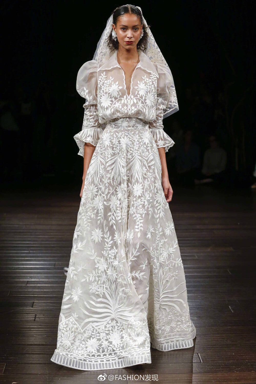 Naeem Khan FALL 2017 BRIDAL秋冬婚紗系列，浪漫氣質蕾絲婚紗。 ​​​