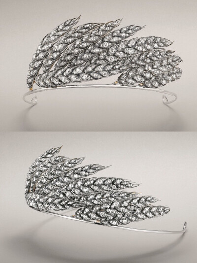 Wheat sheaf 王冠，by Chaumet，约1811年
采用金、银材质制作了9支麦穗造型的图案，上面镶嵌着总重量约为60克拉的无色钻石，是 Chaumet 的创始人 Marie-Étienne Nitot 为 Joséphine 皇后定制的。