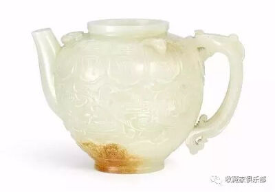 清乾隆 《青白玉福寿夔龙纹三牺式茶壶》，尺寸：16.7 cm，成交价： 1,250,000 港元，中国艺术珍品专场