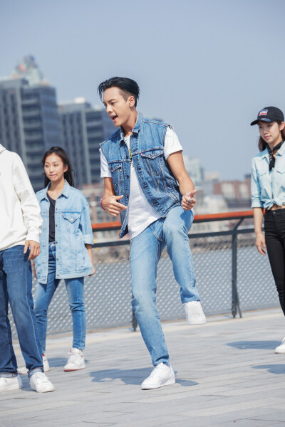 【陈伟霆 William Chan】李维斯LEVI'S品牌代言人 街头制躁 2000 x 3000 px (图源: 微博@Levis中国 weibo.com/1768349913/G603CfPnD)