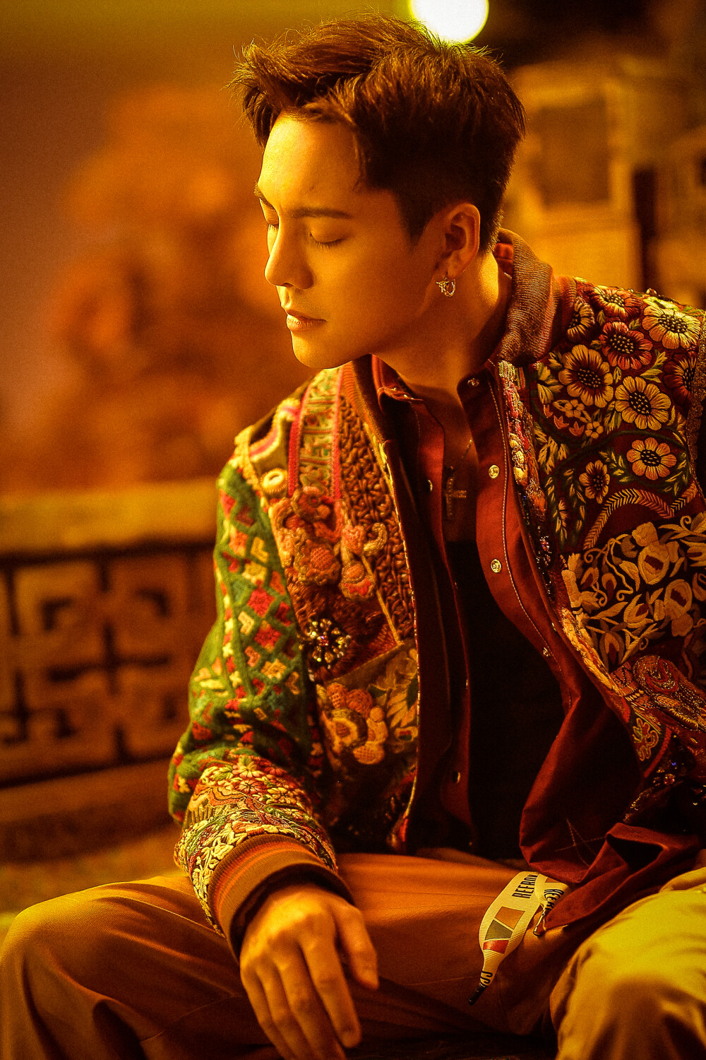 【陈伟霆 William Chan】一笔江湖 MV 拍摄花絮 1600 X 2400 px (图源: 微博@VogueMe weibo.com/5861669187/GkpPpg4BC) 