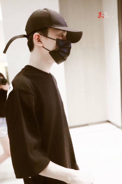 #易烊千玺 #TFBOYS 电视剧长安十二时辰拍摄下班 高清 帅气