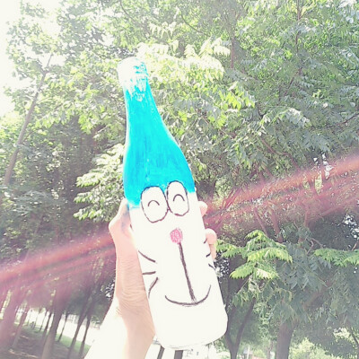 啤酒瓶子改造
可爱的哆啦a梦
