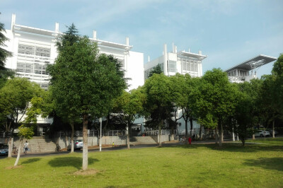 毕业啦，南师大拜拜，南京拜拜～虽然在这的三年没有很愉快，发生了很多事，但还是道一声感恩