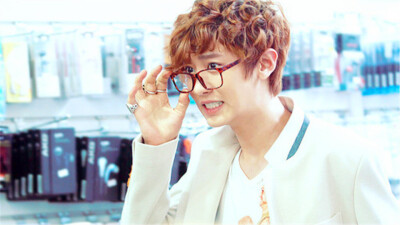 朴灿烈 exo 橙光背景