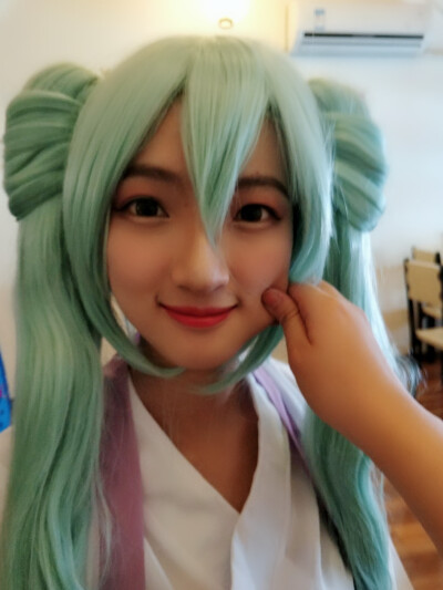 ＃约拍＃新片预告 酷姐和倩妹带着初音小可爱 嘻嘻嘻