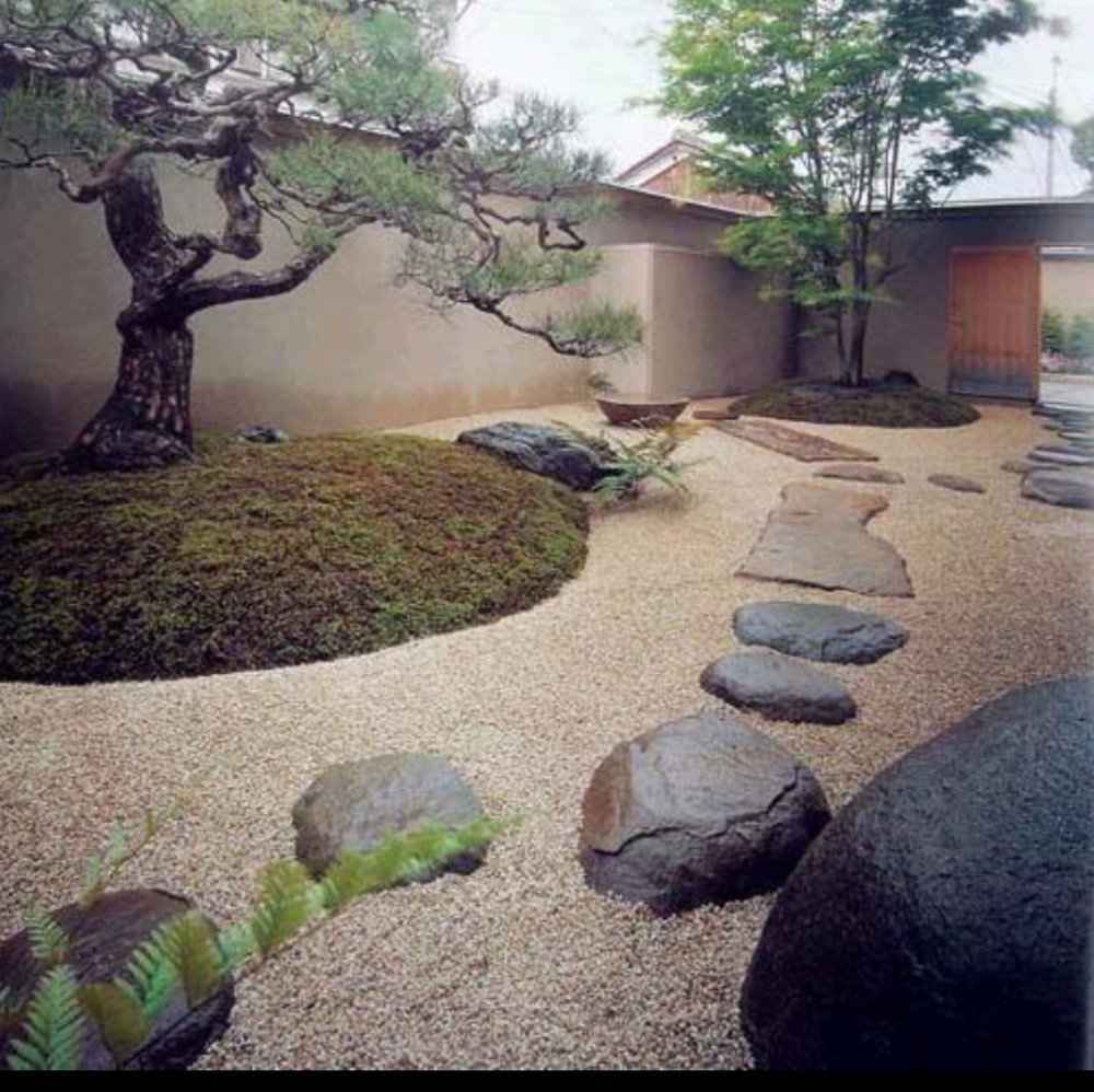 庭院与庭院的区别…… 假山鱼池，侍花弄草，一方小院，一本书，一杯茶或者咖啡，静待时光