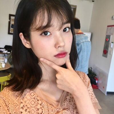 李知恩 IU