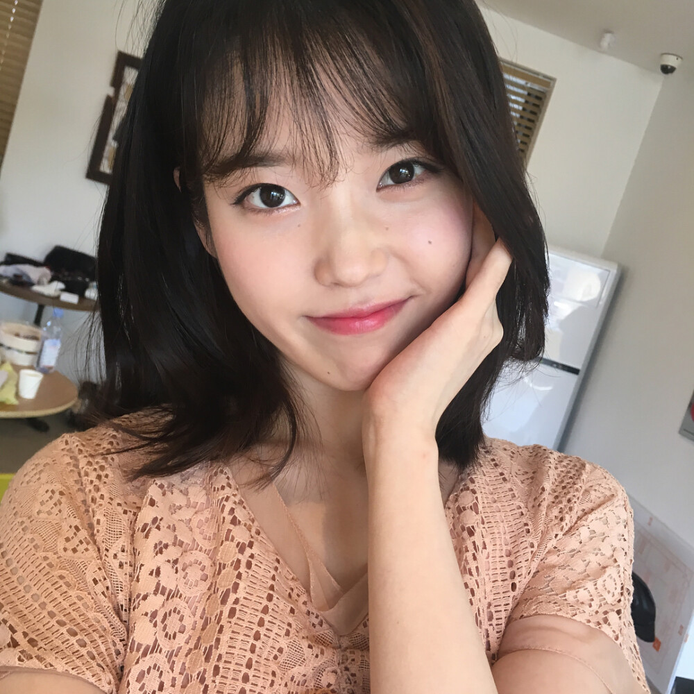 李知恩 IU