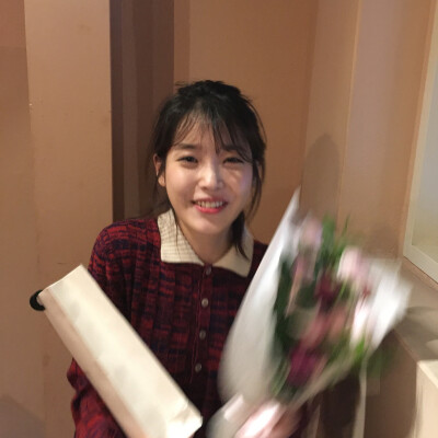 李知恩 IU