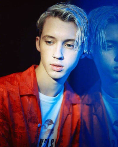 #Troye Sivan 戳爷
哇哇哇这张帅炸