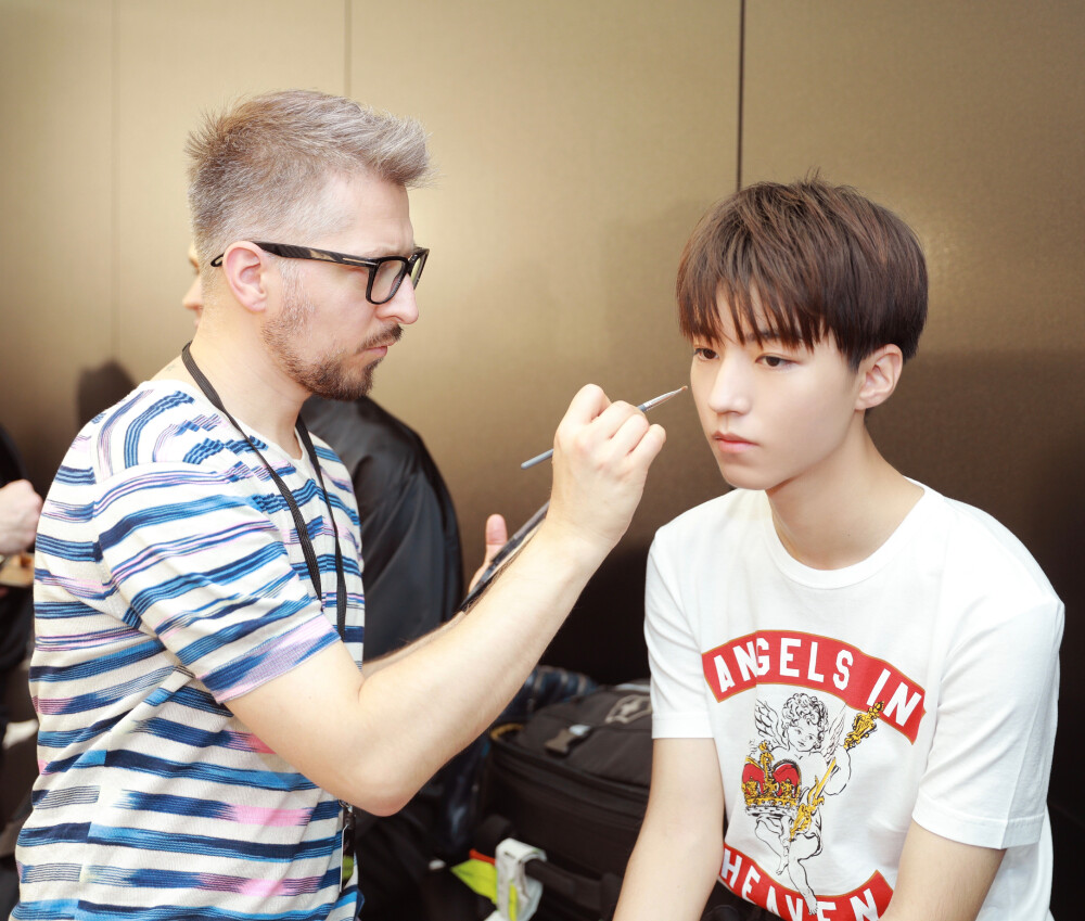 #杜嘉班纳亚太区品牌大使王俊凯#大秀将至，倒计时刻！共同探秘DolceGabbana DNA Evolution
捧脸坐等