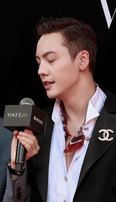 【陈伟霆 William Chan】180615 Vogue Film时装电影展开幕酒会 1798 X 3123 px (图源: 微博@oO珊瑚舞Oo weibo.com/1488552075/GlCTjDcZl)