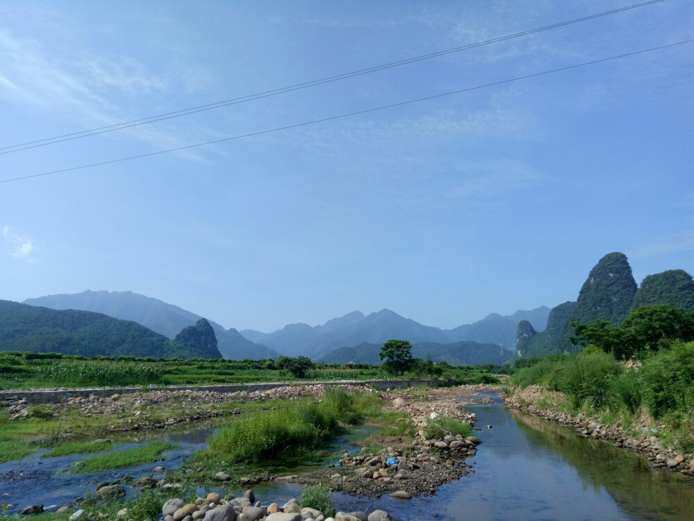 美丽的乡村田园生活，远离城市的车水马龙，喧嚣与浮躁! 心目中所向往的生活，就是这样自由自在的小日子!