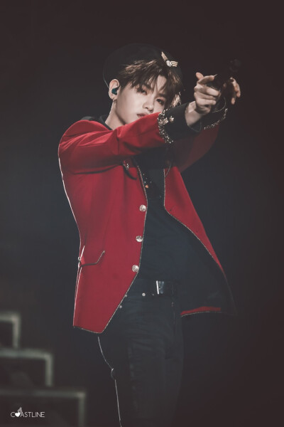 ninepercent黄明昊Justin
小朋友的枪技很棒哎，cool~