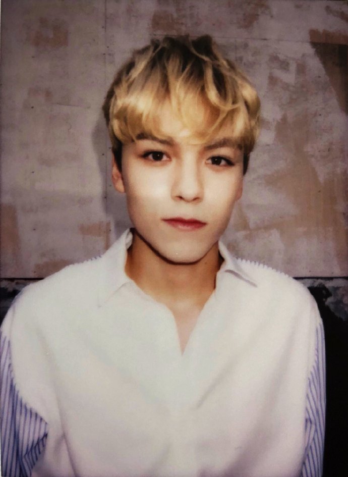 #VERNON#✨ #VERNON崔韩率# 180527 三周年展示会Vernon相关Part.2cr：binnnnny转载注明原出处 ​​​ ​​​​