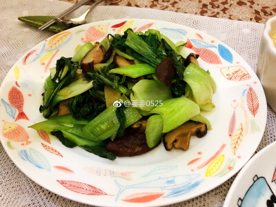 #美食每刻#周一，端午节，早上好！今日早餐：粽子，青菜香菇，咸鸭蛋，小米南瓜粥
#我得承认我是个认真的人。只是，我也没少做不认真的事。但关键在于，我不认真的时候也是很认真的不认真。#